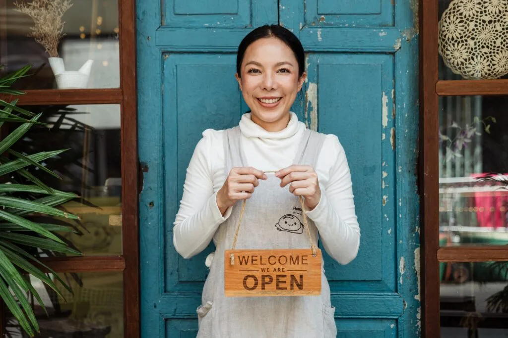 4-Smart-Strategies-for-Marketing-Your-Hospitality-Business-Online-00