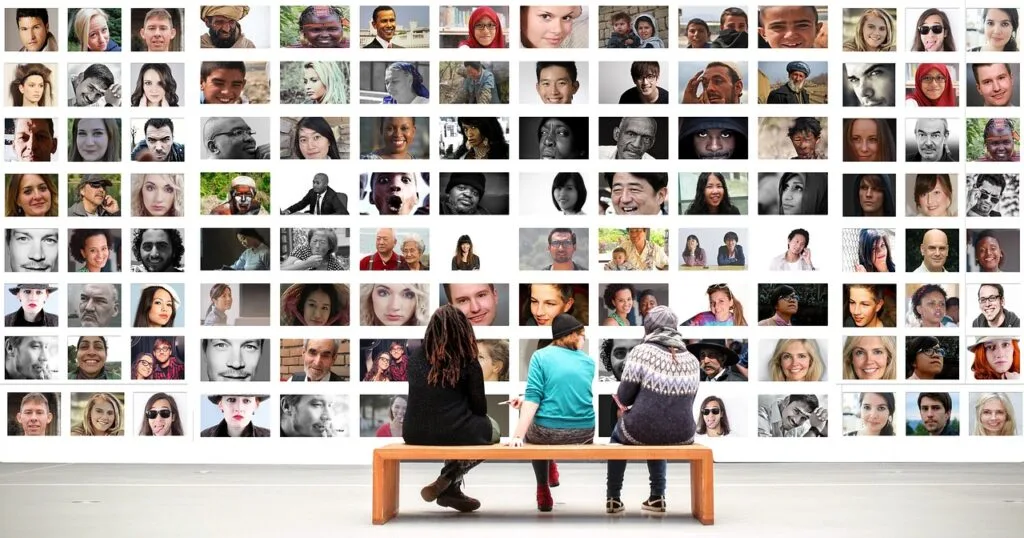 How-to-Market-Yourself-as-an-Artist-Online-4-Tactics-to-Try-001