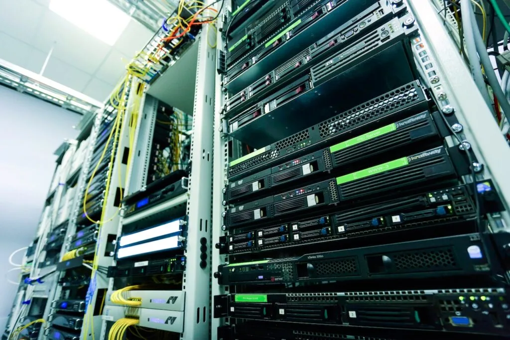 A-Website-Owners-Guide-to-Web-Hosting-Servers-001