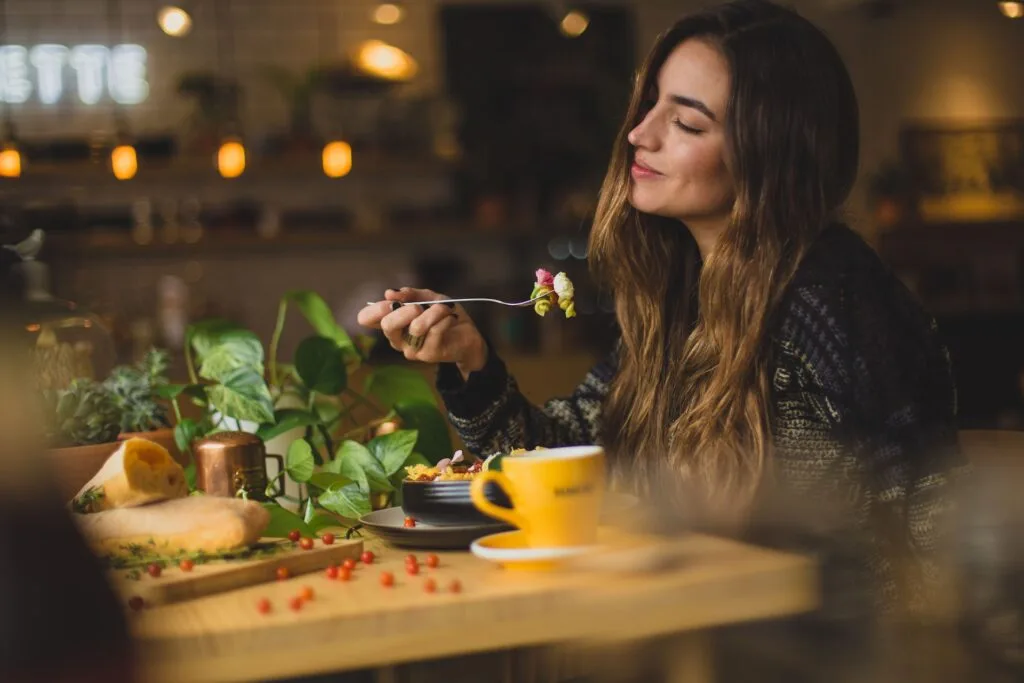 How-Specialized-Meal-Deliveries-Impact-Employee-Satisfaction-002